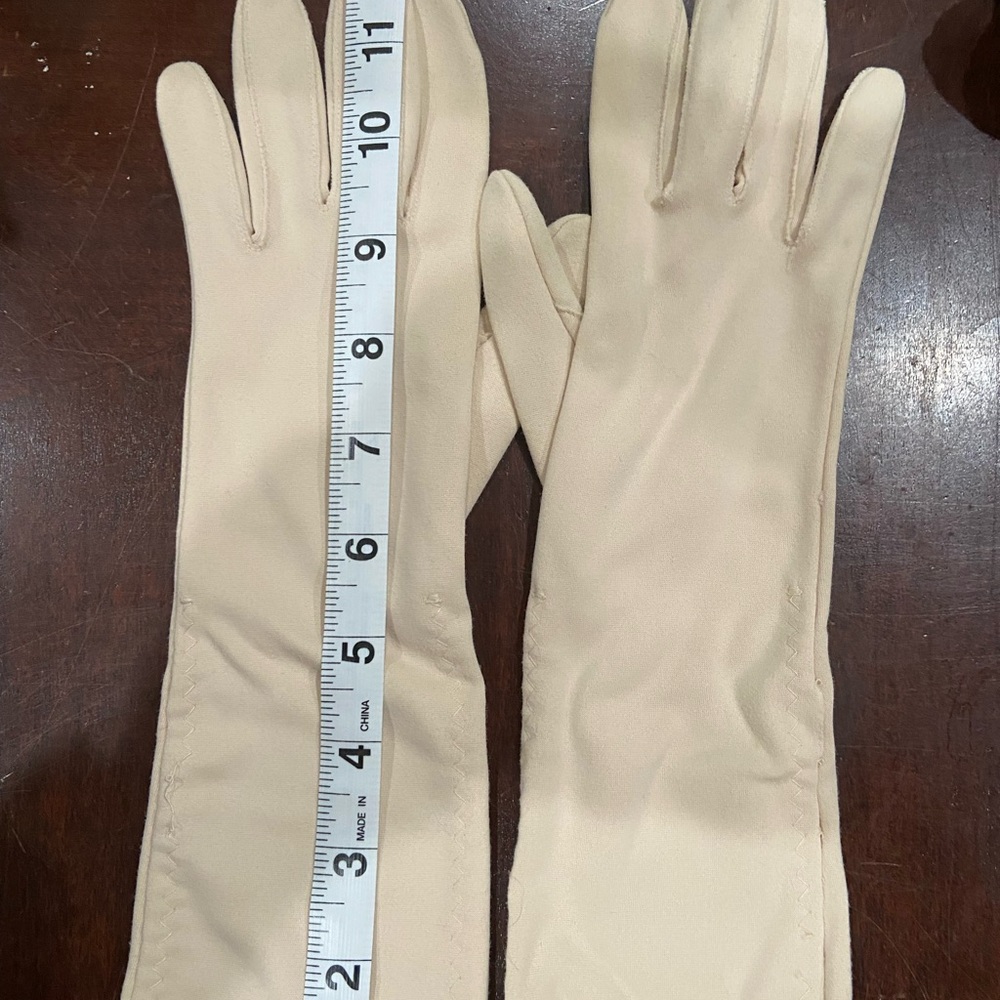 Elegant Cream Women's Gloves